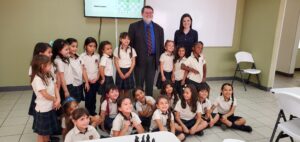 Jerry Nash with student chess enthusiasts in Costa Rica.